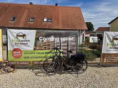 Werbebanner für den geplanten Hofladen Brummer.